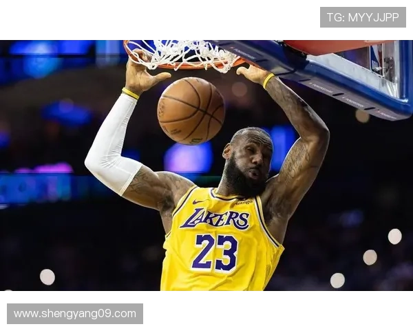 詹姆斯谈湖人新赛季目标：争夺总冠军并培养年轻球员成长