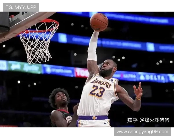 詹姆斯领衔湖人冲击季后赛西部格局再起波澜引热议联盟焦点对决频现